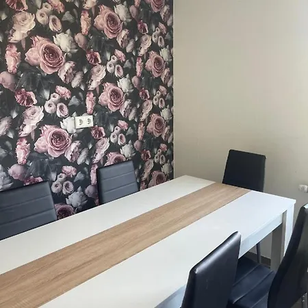 Gross 4 * Essen