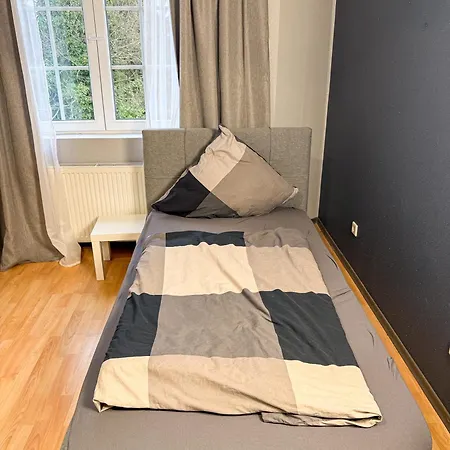 Gross 4 * Essen