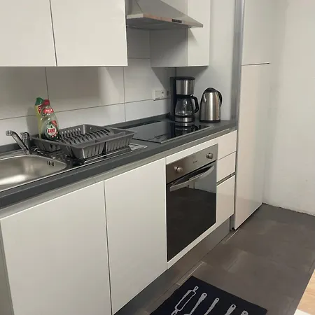 Groß 4 *