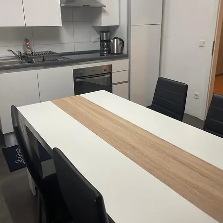 Apartment Groß 4 *