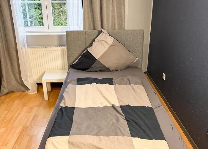Groß 4 * Essen