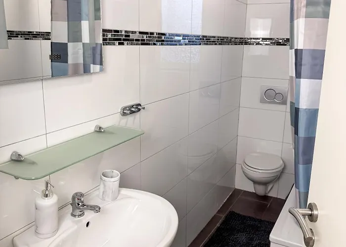 Apartment Groß 4 *