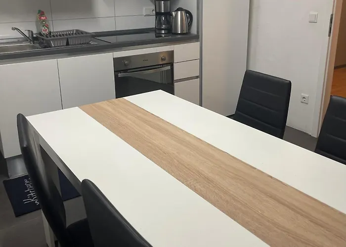 Apartment Groß 4 *